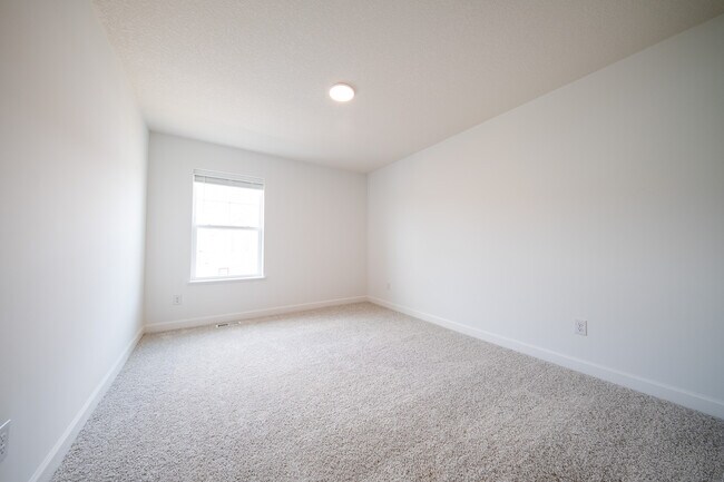 Building Photo - 15004 Ahena Curv