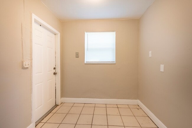 Building Photo - 1108 NW 5th Ave