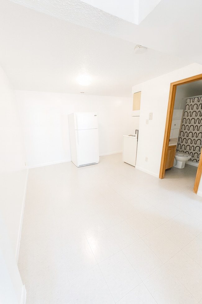 Building Photo - 2512 Elmwood Pkwy