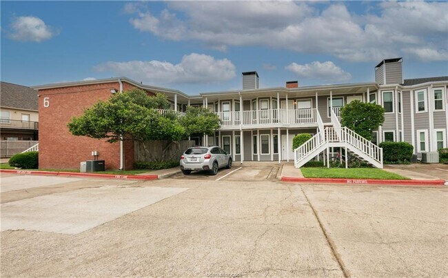 Building Photo - 4441 Old College Rd