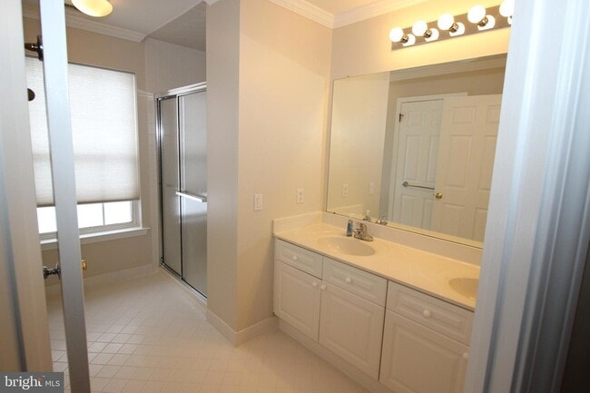 Building Photo - 1004 Julian Dr W