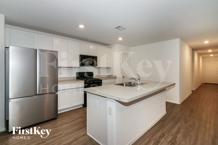 Building Photo - 3302 Aster Mdw Wy