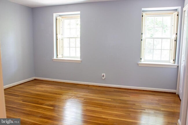 Building Photo - 3517 Chevy Chase Lake Dr