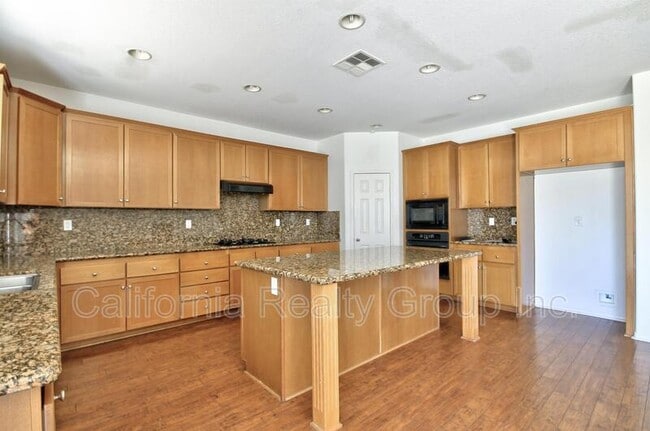 Building Photo - 34567 Spindle Tree St