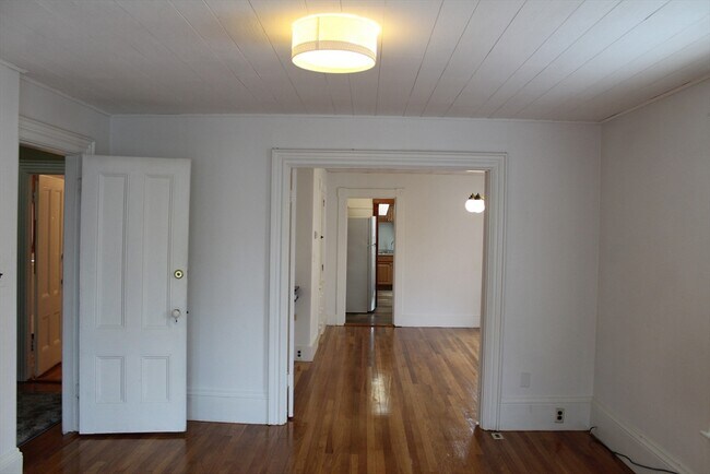 Building Photo - 51 School St