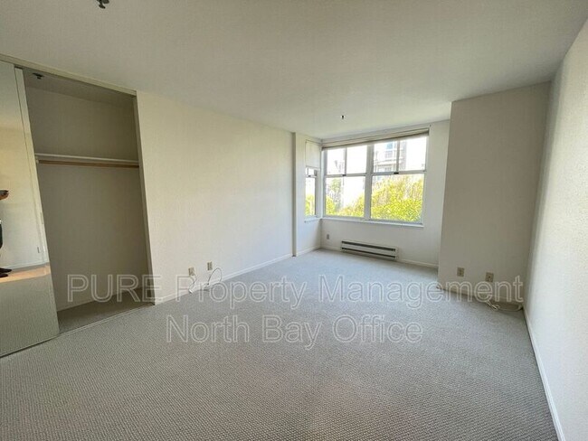 Building Photo - 2075 Sutter St