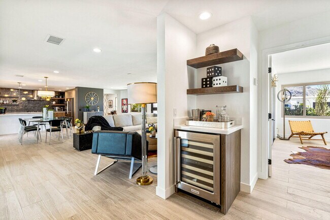 Building Photo - 45654 Verba Santa Dr