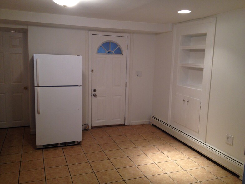 Building Photo - 386 Madison Ave