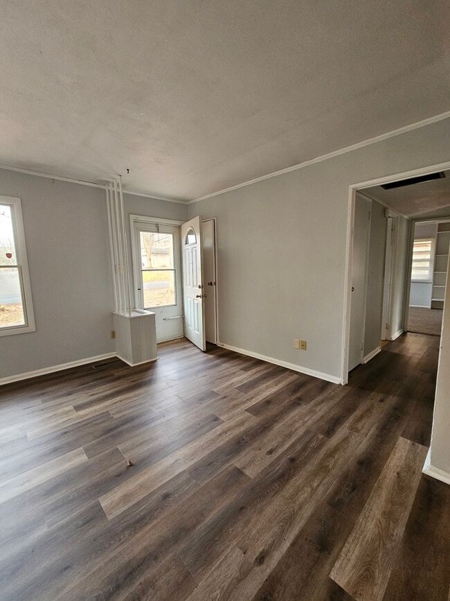 Building Photo - 3 Bd - 2 Ba near Hessel Park