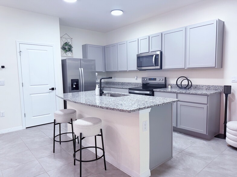 Kitchen and Island - 17206 Amber Aspen Way