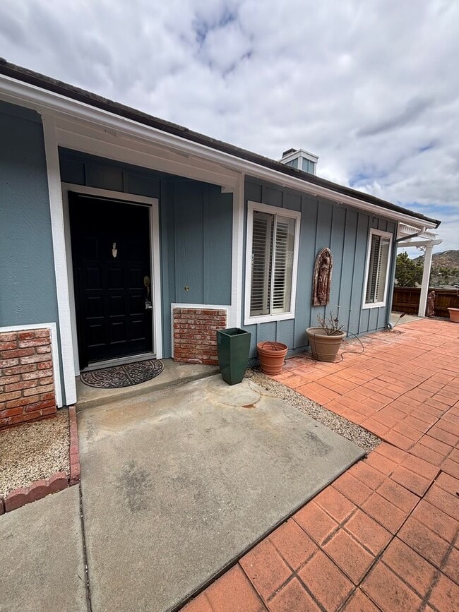 Building Photo - 2 Bedroom 2 Bathroom Condo Living in Great Community Located At West Village Of Singing Hills HOA.