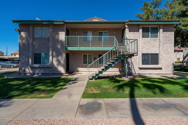 Building Photo - Ready to Move In - Two Bedrooms!