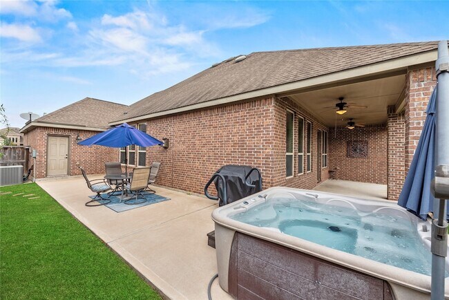 Building Photo - 6407 Sunstone Falls Ln