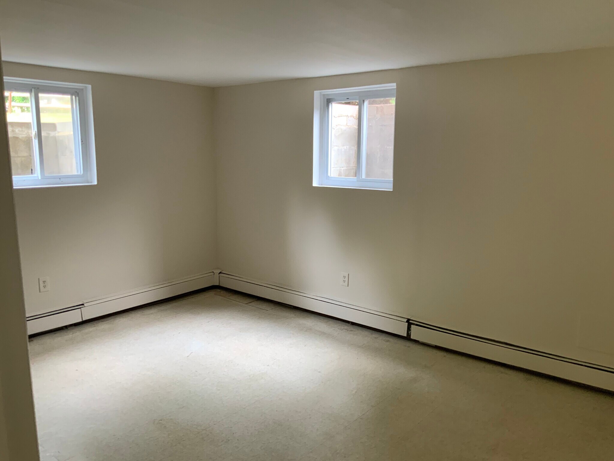 Building Photo - 300 Ketchamtown Rd