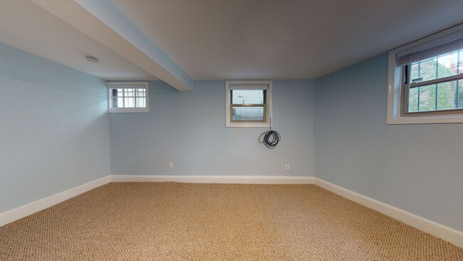 Building Photo - 18 9th St NE