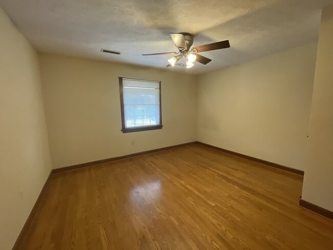 Building Photo - 156 Scottsmill Rd