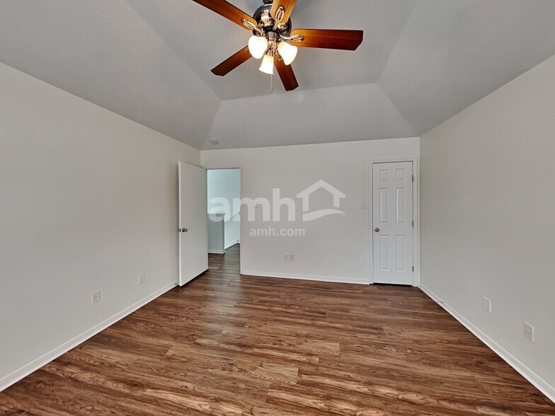 Building Photo - 502 Hearthstone Ct