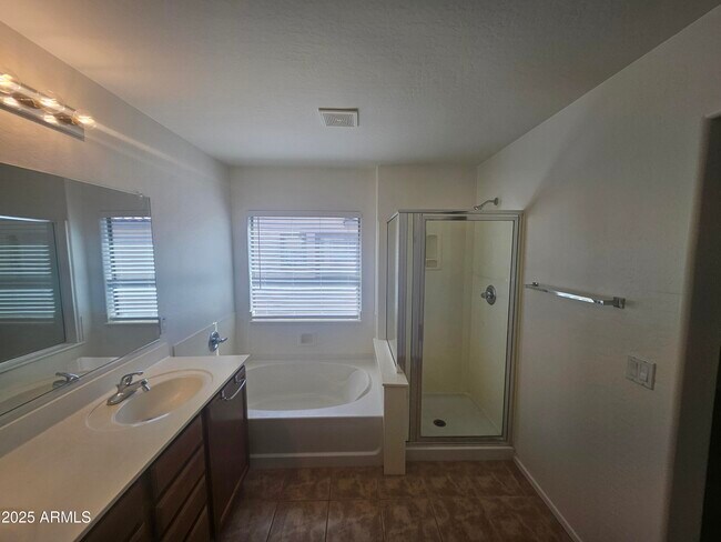 Building Photo - 40438 W Helen Ct