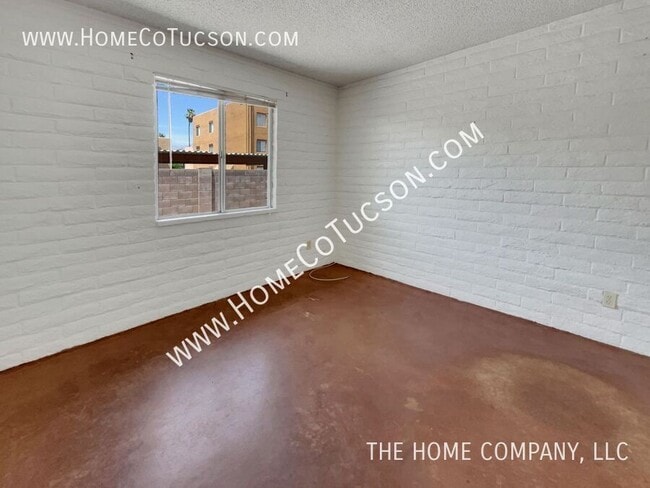 Building Photo - 1727 E Adelaide Dr