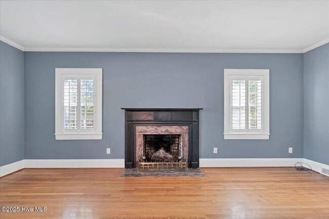 Building Photo - 300 Dogwood Ln