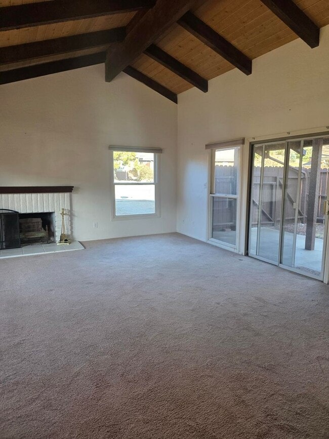 Building Photo - 2 Bedroom / 2 Bath Condo in Bear Valley Springs