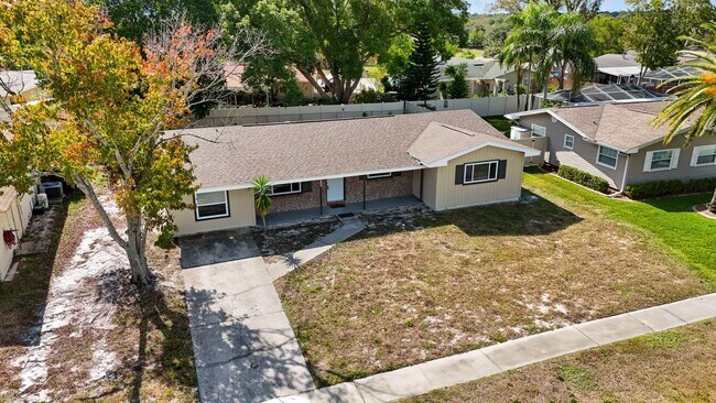 Building Photo - Beautifully renovated 4bdrm/2bath home wit...