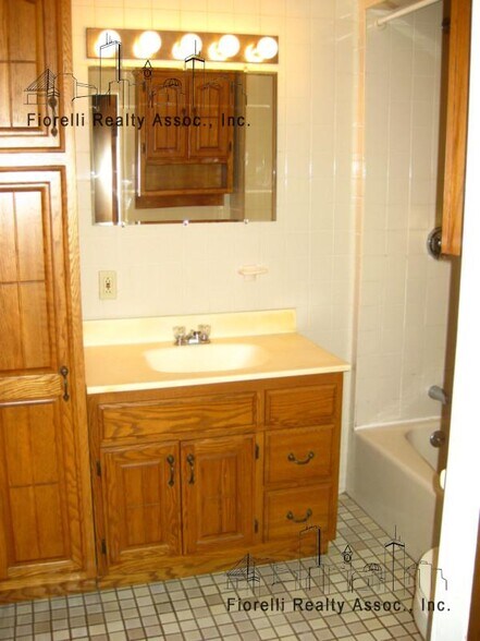 BATHROOM - 227 Maverick St