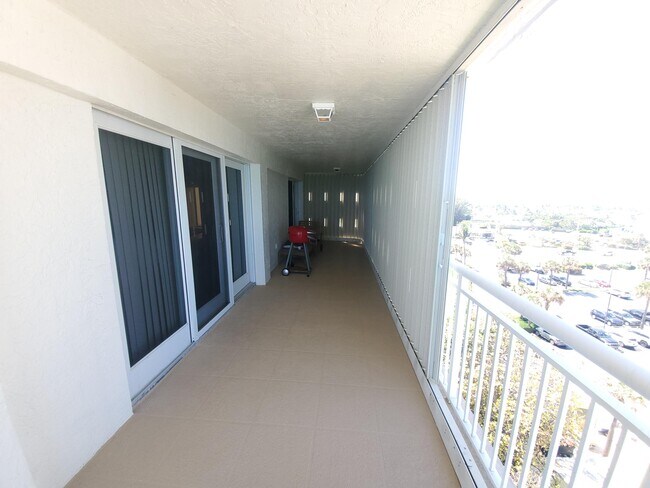 Building Photo - 10980 S Ocean Dr
