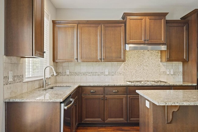 Building Photo - Spacious 4-bdrm/3-bath in North Bethany—Ga...