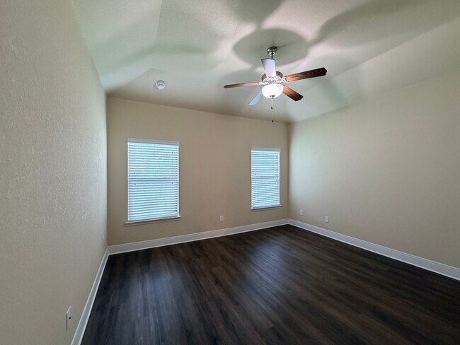 Building Photo - 1243 Old FM 306