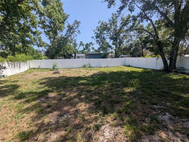 Building Photo - 1449 Pine St
