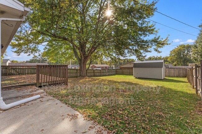 Building Photo - 123 Kingsway Dr