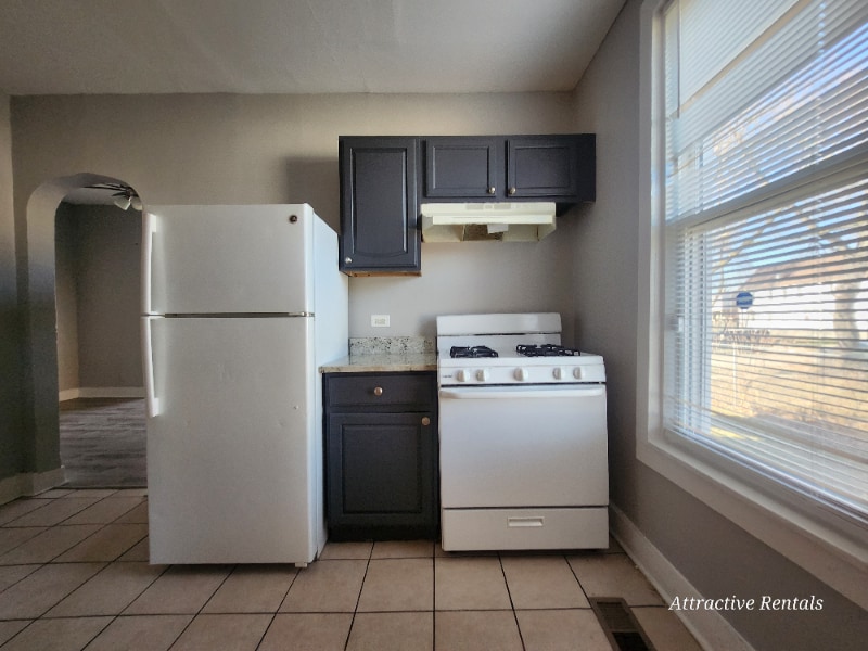 Building Photo - 7321 S Kenwood Ave