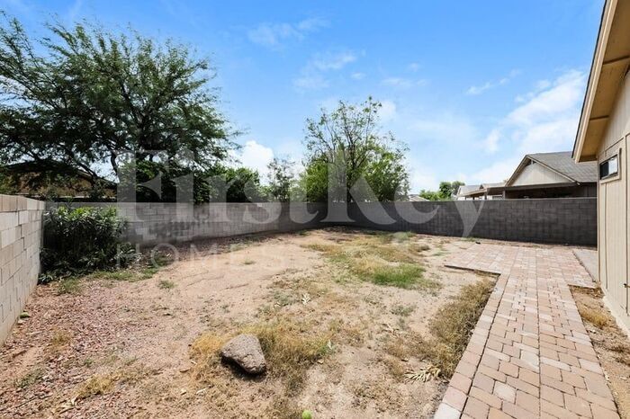 Building Photo - 3145 W Crest Ln