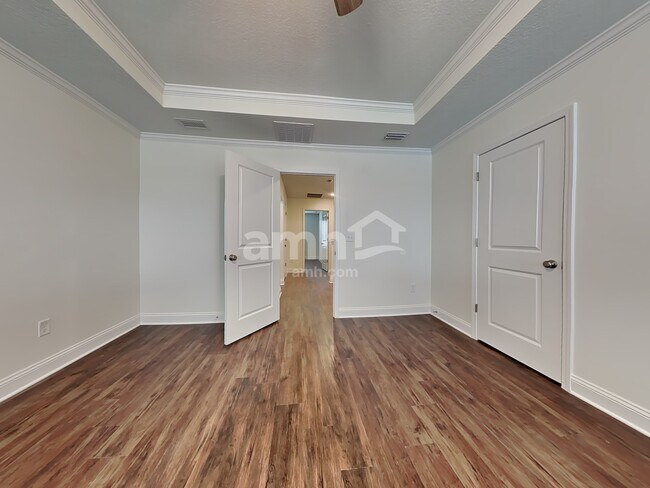 Building Photo - 390 Banyan Frst Dr