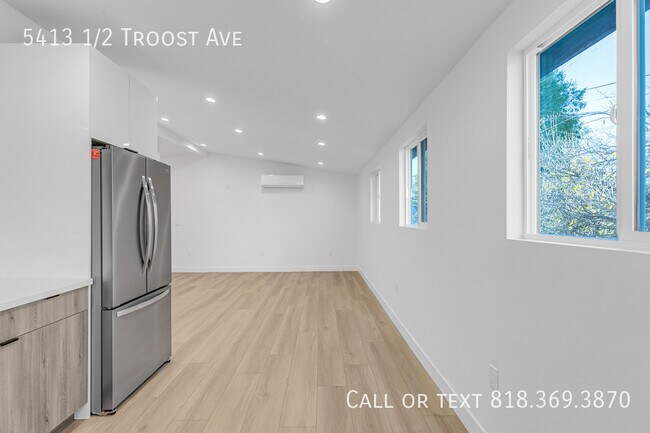 Building Photo - 5413 1/2 Troost Ave-