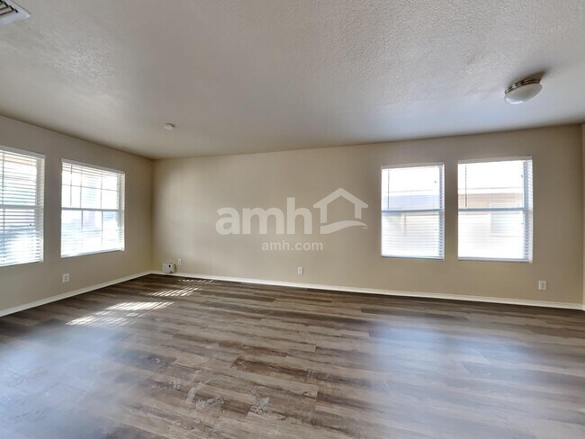 Building Photo - 114 Fontana Albero