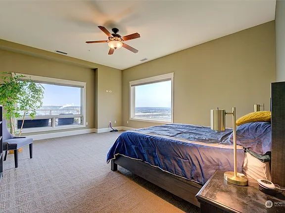 Building Photo - "Spacious 2-Bed, 3-Bath Sanctuary in Tacoma's Heart – 3,243 Sq Ft of Luxury Living!"