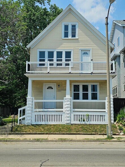 Building Photo - 2611 N Holton St