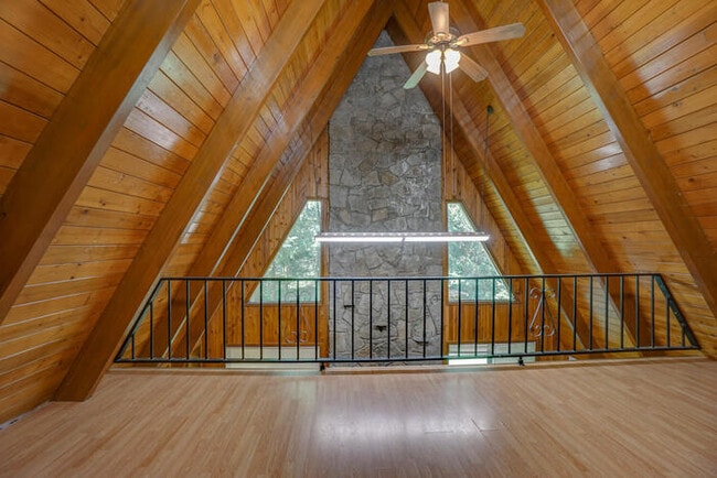 Building Photo - COUNTRY LIVING IN WASHOUGAL