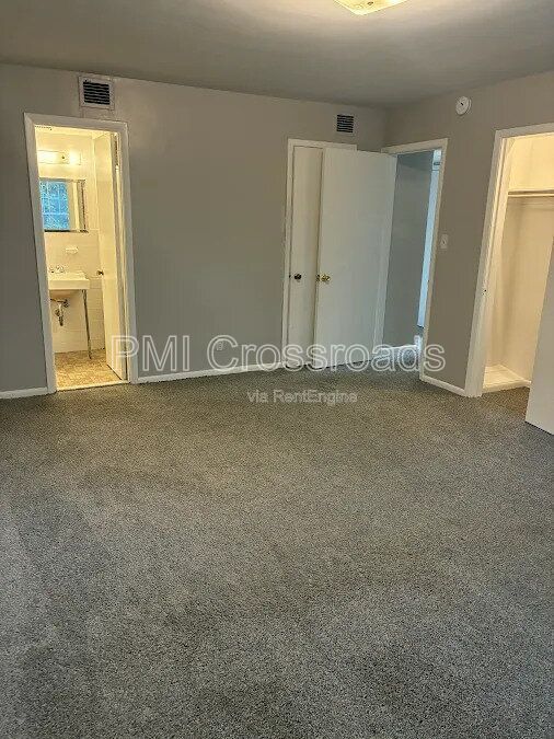 Building Photo - 16015 Van Aken Blvd
