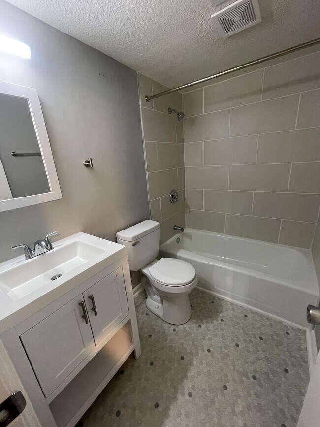 Building Photo - 1200 NW Hwy 7