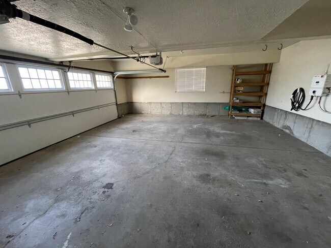 Building Photo - 12411 S 1840 E