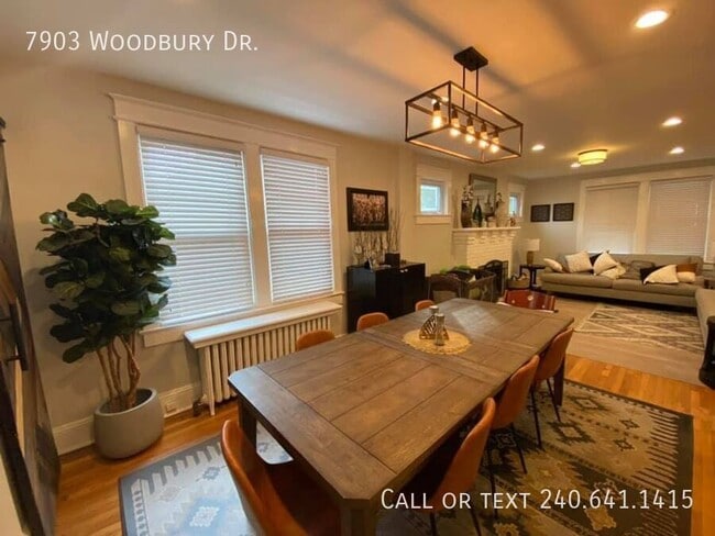 Building Photo - 7903 Woodbury Dr