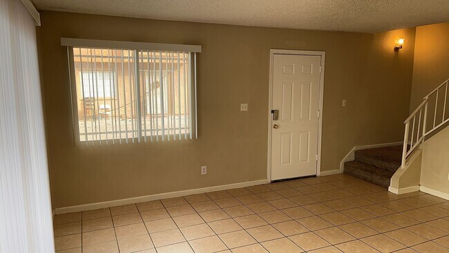 Building Photo - Condo in HALLCRAFT VILLAS EAST