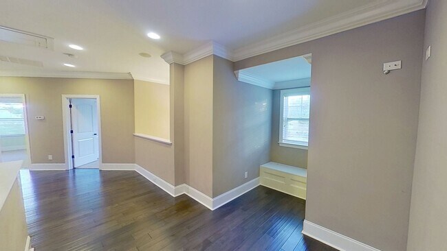 Building Photo - Custom 4 BD/2.5 BA Home with Community Pool, Water Access and Day Dock!