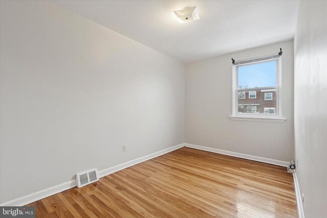 Building Photo - 228 Rock St