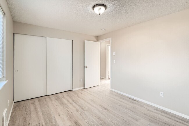 Building Photo - 209 E 36th St