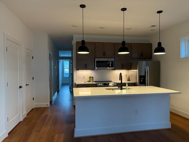 Building Photo - 909 Bainbridge St