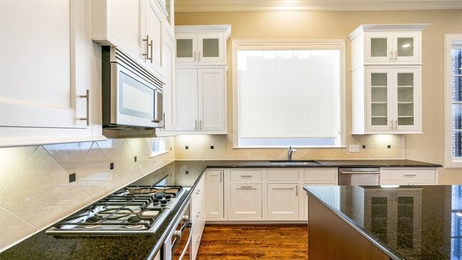 Building Photo - 2191 Helsminster Dr